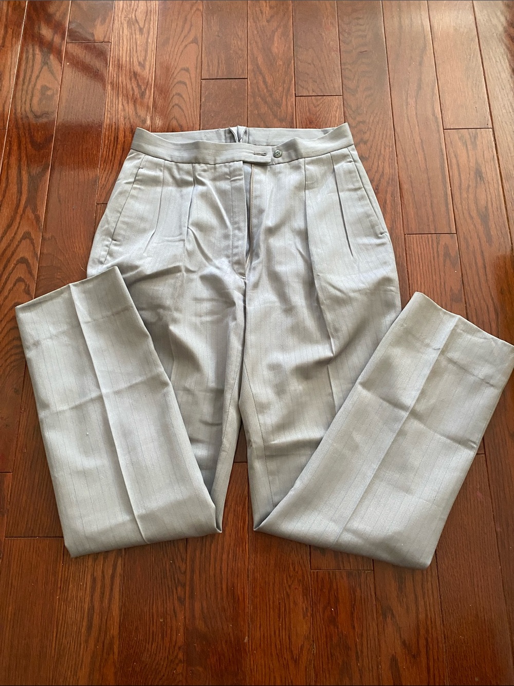 Women's Light Gray Pleated Dress Pants — Classic Tailored Style